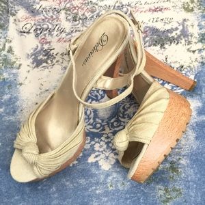 Linen peep toe heel with platform wood heel- 9